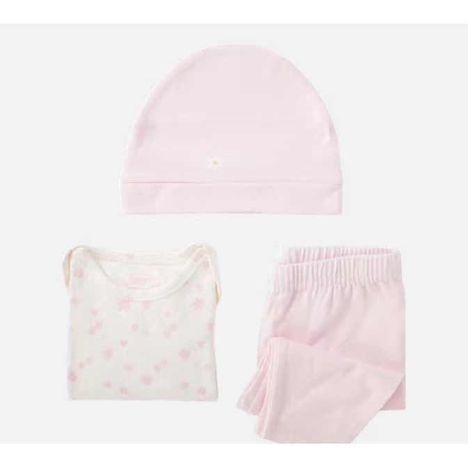 Description En coton biologique Disponible en taille 50/56 ou 62/68 avec divers imprimés Ce coffret cadeau contient un t-shirt tendance, un pantalon et un chouette accessoire : bonnet, bavoir ou bandeau. Le cadeau de naissance idéal ! Pour bébés de 0 à 6 mois.