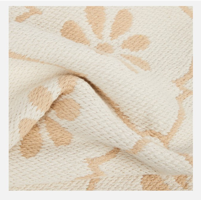 MONPAKI : Choix entre divers modèles pour trouver la perle rare adaptée à votre pièce ( salon, chambre, WC,...) le tapis est généralement exclu de par sa difficulté de nettoyage. ici, le tapis en coton et de petite dimension est facilement lavable à la main pour vous permettre de l'entretien assez aisément. vos pieds de votre famille reste au chaud. Apportez plus de chaleur à votre intérieur, au sens propre comme au figuré, avec ce tapis ! Ce tapis tendance mais neutre conviendra à tous les intérieurs.