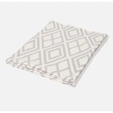 MONPAKI : Choix entre divers modèles pour trouver la perle rare adaptée à votre pièce ( salon, chambre, WC,...) le tapis est généralement exclu de par sa difficulté de nettoyage. ici, le tapis en coton et de petite dimension est facilement lavable à la main pour vous permettre de l'entretien assez aisément. vos pieds de votre famille reste au chaud.  Apportez plus de chaleur à votre intérieur, au sens propre comme au figuré, avec ce tapis ! Ce tapis tendance mais neutre conviendra à tous les intérieurs.