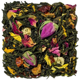 Un thé vert morceaux de pêche, des écorces d'églantier, des pétales de rose et de tournesol 